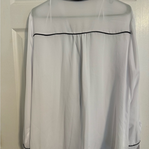 New Blouse - Picture 2 of 3